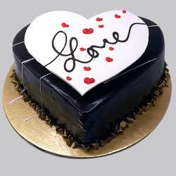 Delightful Heart Shape Chocolate Cake to Alwaye