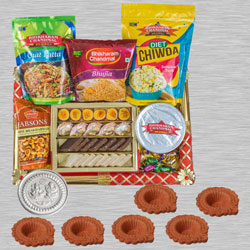 Wonderful Diwali Assortment Gift Tray from Bhikaram to World-wide-diwali-sweets.asp