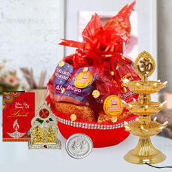 Marvelous Snacks Gift Hamper for Diwali to Alwaye