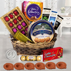 Marvelous Diwali Chocolates Gift Basket for Family to Chittaurgarh