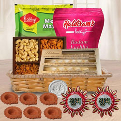 Remarkable Diwali Dry Fruits with Sweets and Snacks Hamper to World-wide-diwali-hamper.asp