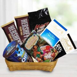 Amazing Gift Basket of Chocos n Christmas Greetings Card to Alwaye