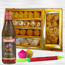 Delectable Holi Combo of Assorted Sweets N Namkeen