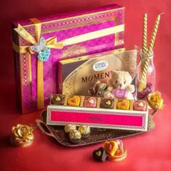 Romantic Valentines Gifts N Treats Assortment Tray to Hariyana