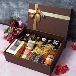 Classically Arranged Mothers Day Crunchy N Sweet Treat Box to Kollam