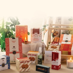 Luxurious Teas N Cookies Nikhaar Gift Galore to Alwaye