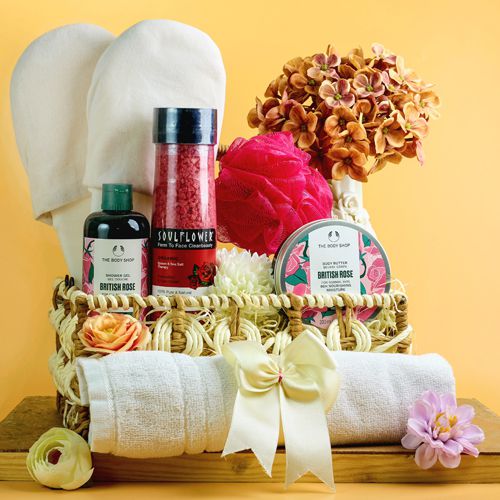 Luxurious British Rose Bath N Body Care Gift Hampe... to Nipani