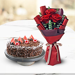 Romantic 3 Red Roses with 1/2 Kg Black Forest Cake to Nipani