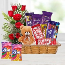 Fabulous Gift Treat Hamper of Assortments N Roses