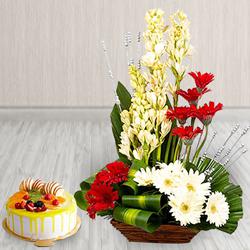 Captivating Combo of Fresh Flowers Arrangement with Mango Flavor Cake to Irinjalakuda