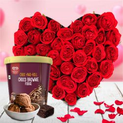 Lovely Combo of Kwality Walls Brownie Fudge Tub and Heart Shape Rose Bouquet