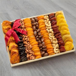 Remarkable Gift Tray of Dried Fruits N Nuts for Mothers Day