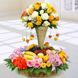 Premium Arrangement of Fresh Fruits N Flowers to Irinjalakuda