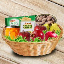 Delectable Basket of Fresh Fruits n Assortments to Irinjalakuda