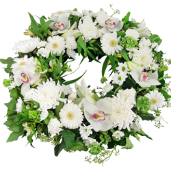 Fascinating mixed Flower wreath to Nipani