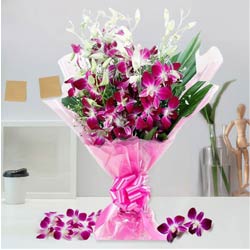 Enchanting Expression Bouquet of Orchids Stems to Irinjalakuda