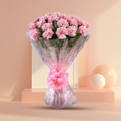 Send Online this good looking Hand Bunch of Pink Carnations