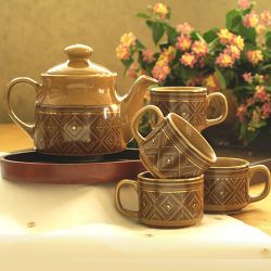 Remarkable Tea Pot N Tray Gift Set to India