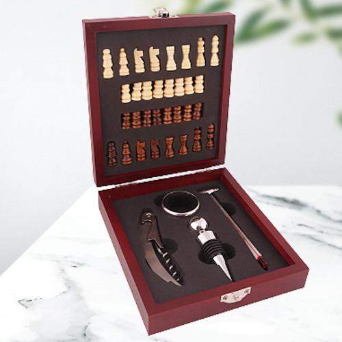 Superb 4 Pc Wine Accessories with Chess Gift Set to Alwaye