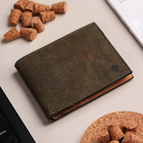 Exclusive Eco Friendly Kakapo Bifold Cork Wallet to Perintalmanna