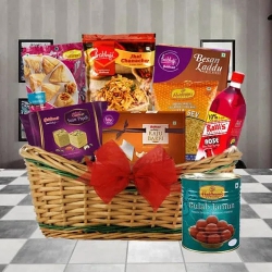 Enticing Snacks Gift Basket to Ambattur