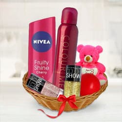 Adorable Ladies Beauty Care Gift Basket to Chittaurgarh