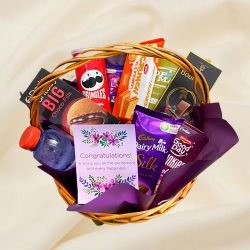 Sumptuous Gift Basket of Snacks N Savory Items