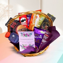 Sumptuous Gift Basket of Snacks N Savory Items