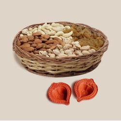 Classy Combo of Exotic Dry Fruits in Bag n Diya Pair to Stateusa_di.asp