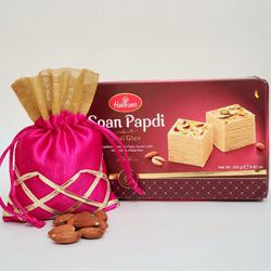 Appetizing Pack of Soan Papdi N Almonds to Diwali-usa.asp