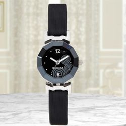 Attractive Sonata Yuva Analog Womens Watch